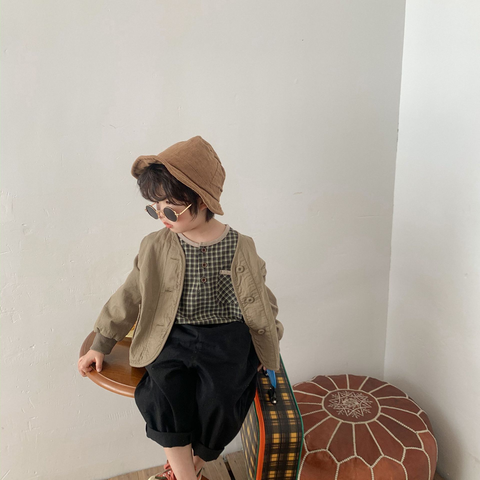 For the Spring and autumn of 2024, solid-color short jackets for children, a literary style for both boys and girls, and a small cardigan with a Japanese style as outerwear are all trendy pic 30
