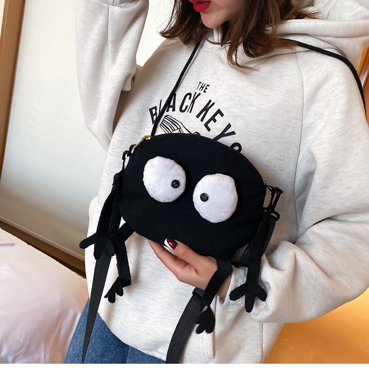 网红ins搞怪小黑毛煤球帆布斜挎包女可爱丑萌小包包女百搭单肩包详情13