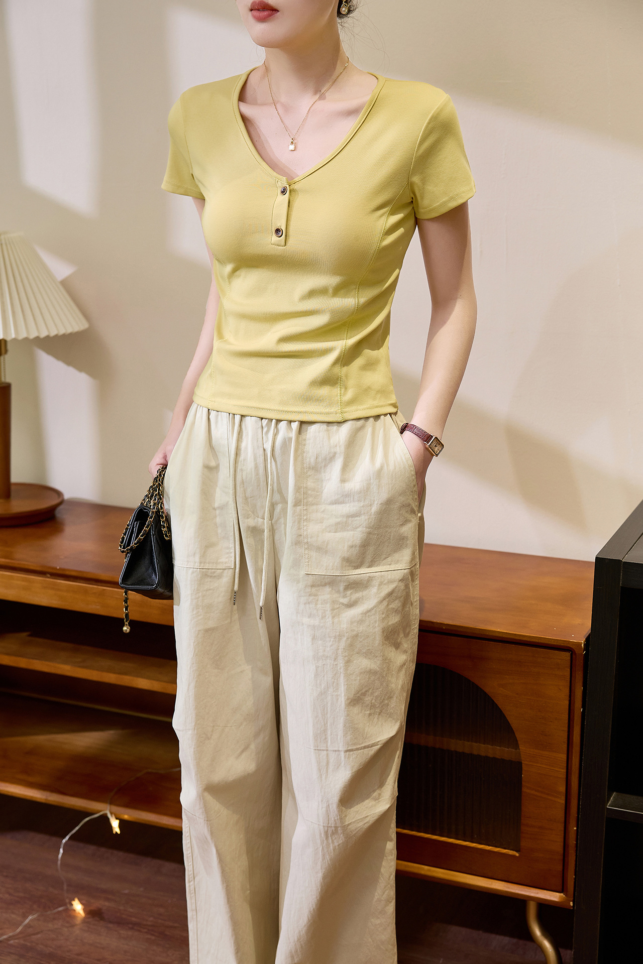 #精梳纯棉#高级设计感V领短袖T恤女夏季2025新款复古纽扣正肩上衣详情10