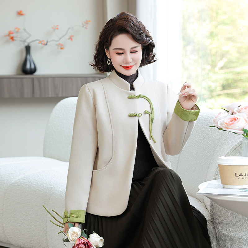 New autumn coat for middle-aged mothers in 2024, a new Chinese-style and stylish spring and autumn woolen overcoat for middle-aged and elderly women pic 24