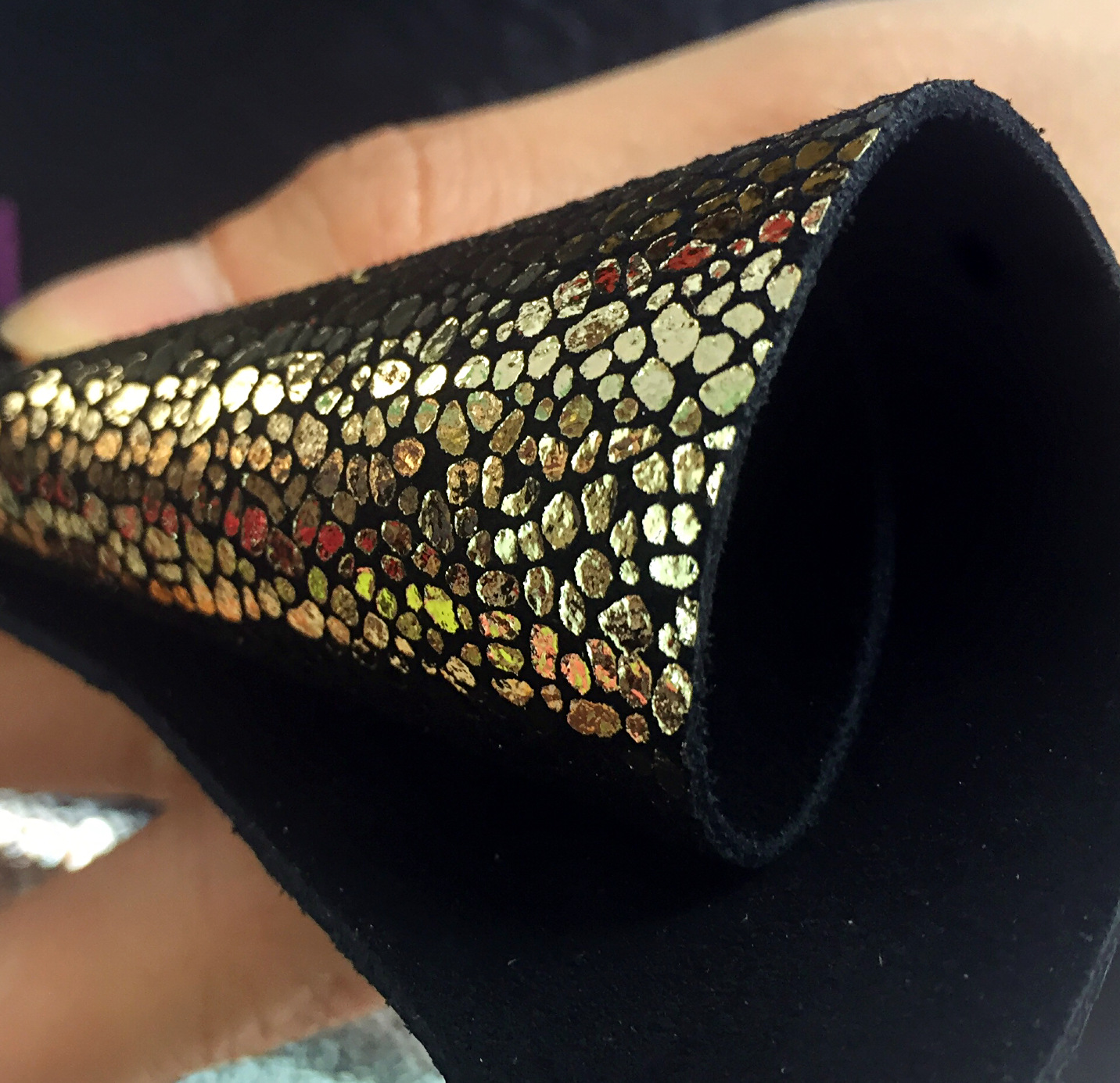 Yiwu genuine leather with gilding and cracking, metallic color, gold and silver, double-layer cowhide with gilding pic 4
