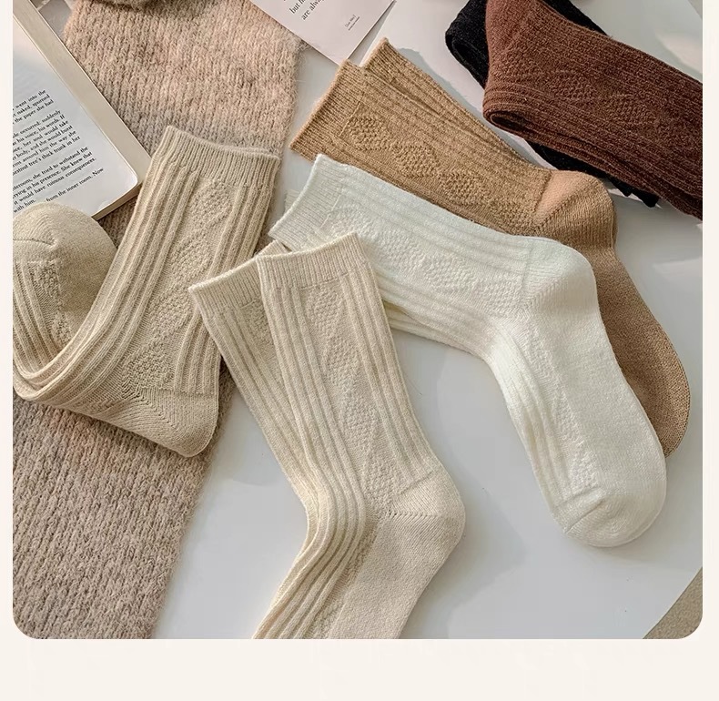 羊毛袜子女秋冬保暖加厚中筒袜日系奶咖长筒袜发热月子堆堆袜批发详情3