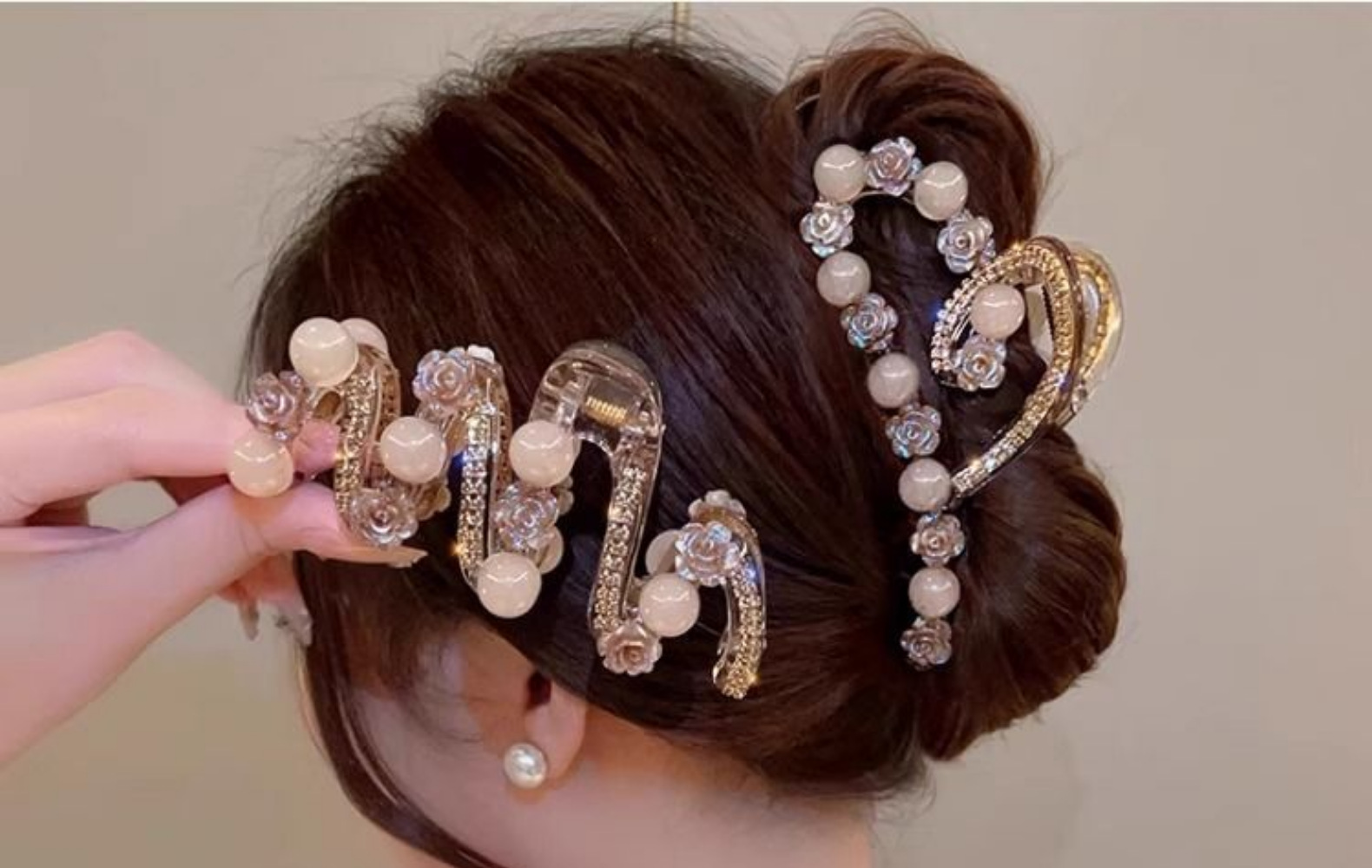 Elegant little camellia flower bead claw clip, large hair volume, high-end updo shark clip for women at the back of the head pic 16