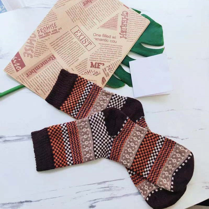 Wholesale of 2022 Winter new U-Home Totem socks, high-top patterned home floor socks, gg warm wool socks and snow socks pic 8