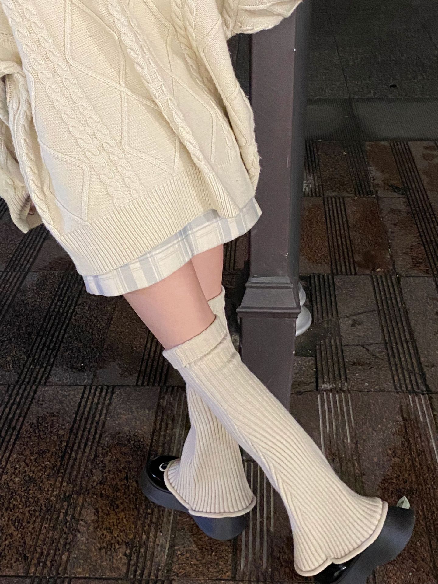 Otoño invierno influencers piernas calientes retro cuerno casquillo estilo nicho slim jersey rayas de lana piernas largas ligas pic 15