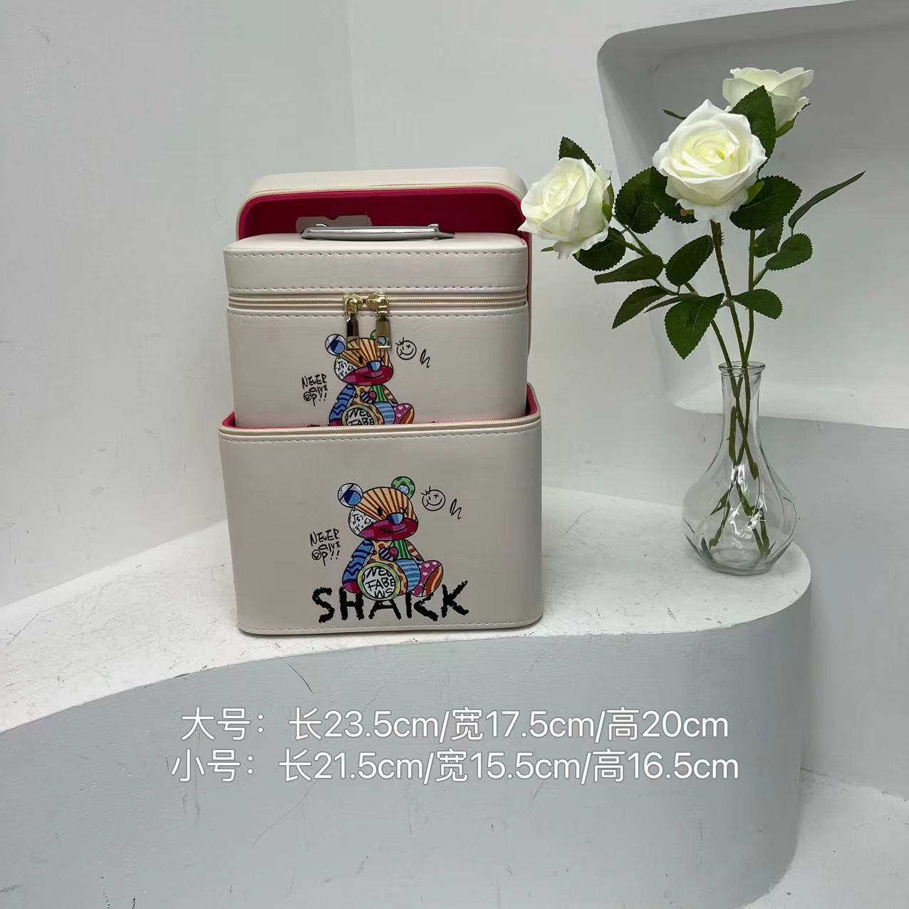 化妆包大容量可爱动漫卡通手提包便携化妆箱护肤品收纳盒厂家批发详情4