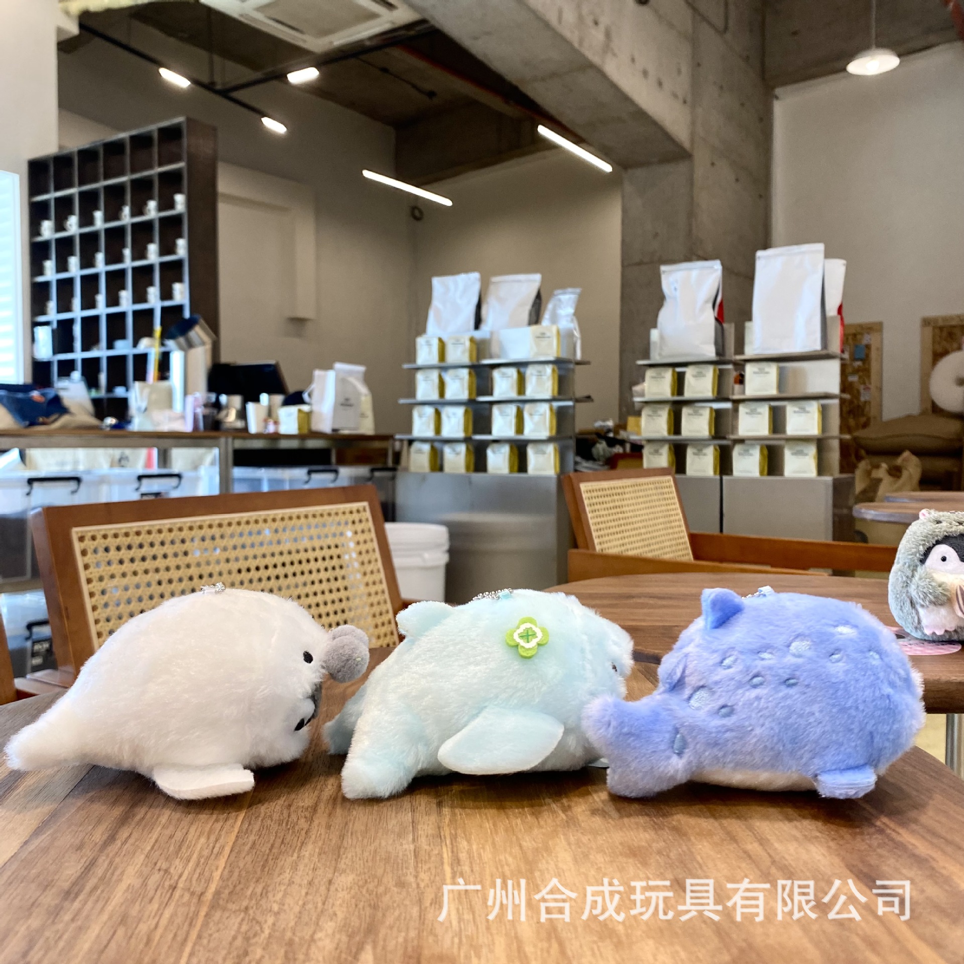 Japanese-style positive energy penguin, dolphin, whale, shark, penguin plush pendant, ocean series penguin bag pendant, Huaixing 2275 plush toy pic 3