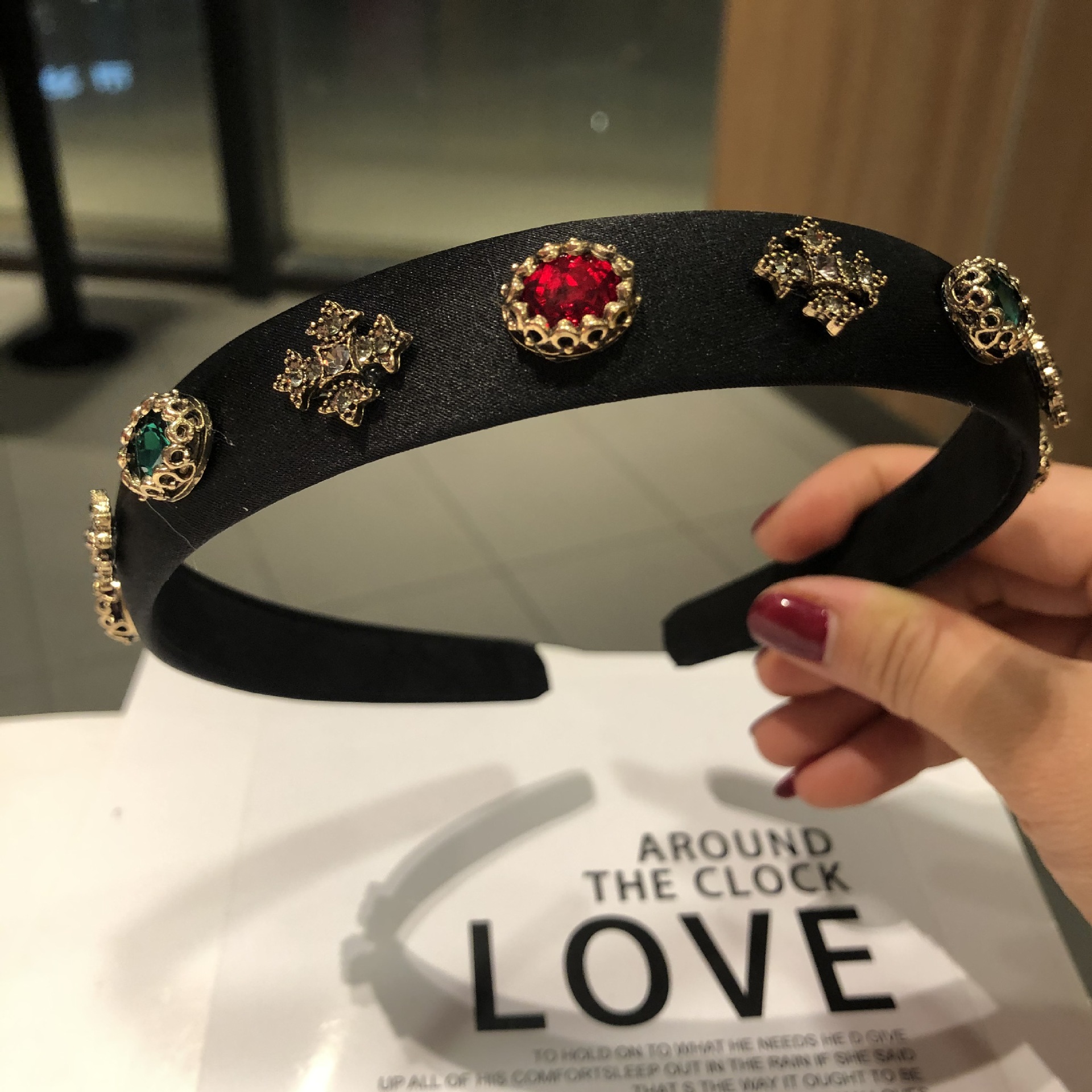 The elegant water diamond and pearl hair band is a versatile and sweet headwear for girls. It features a simple and elegant hairpin mesh and a red outlet pressure headband pic 19