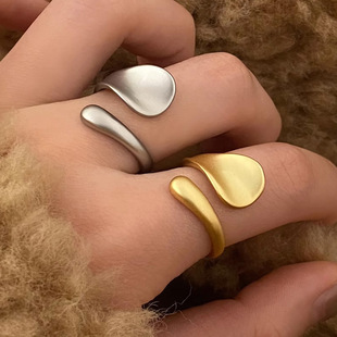 Gold and silver simple matte ear loops and ear buckles, 2025 new style exaggerated earrings, niche and unique, round face slimming earrings for women pic 27