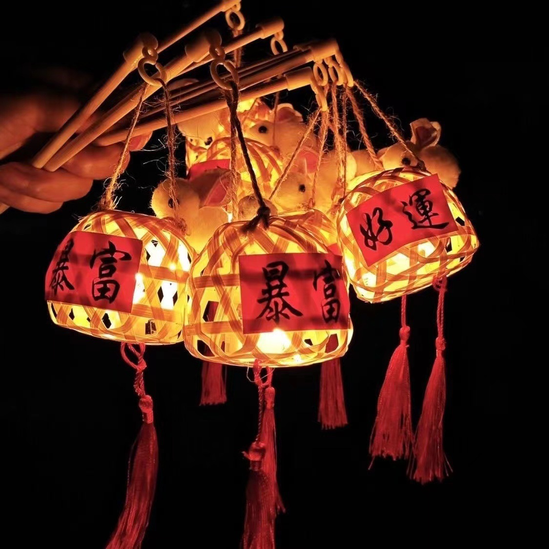 竹编小灯笼批发网红爆款景区摆摊夜市爆款手工编织小礼品蝴蝶花灯详情11