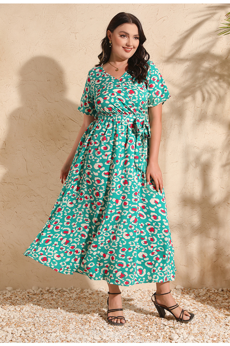 2024 Cross-border new French-style elegant plus-size dress with a V-neck, short sleeve and cinched waist, featuring a simple floral design pic 27