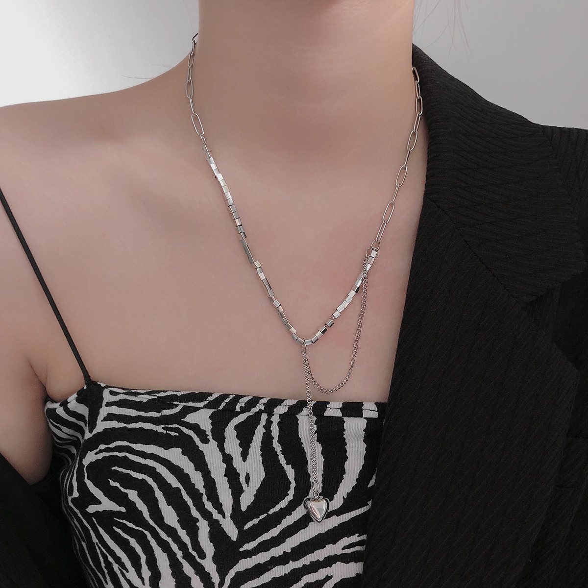 European and American style heart-shaped necklace, versatile for women, niche design, hot girl ins style, titanium steel, non-fading, high-end collarbone chain pic 32
