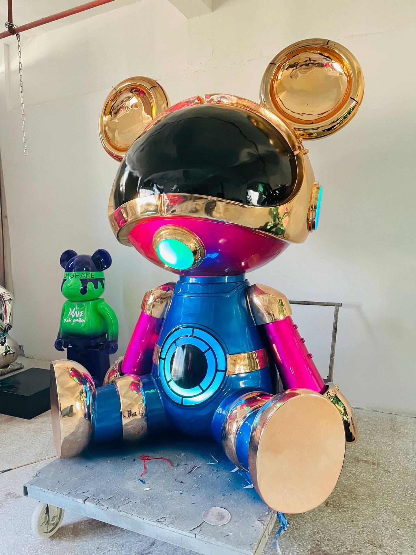 Cartoon robot bear large decorative items, modern light luxury living room floor-standing sculptures, shopping mall opening, relocation gifts, craft decorative items pic 2