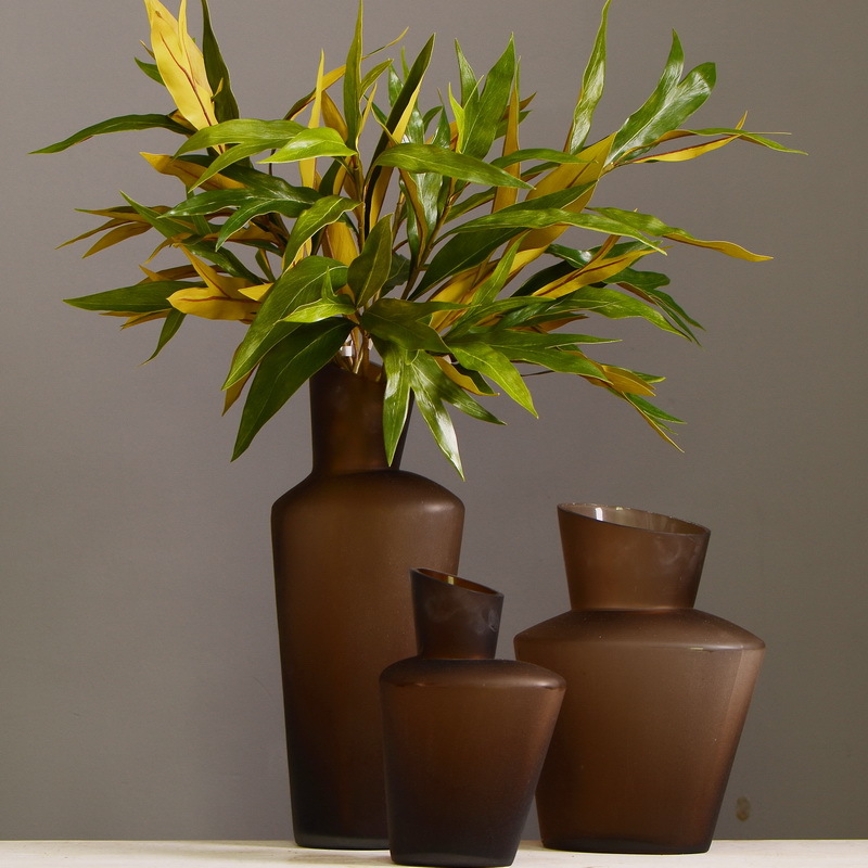 Dongli Flower Industry offers wholesale of artificial double-sided leaves, antler leaves, silver birch leaves, green plants, artificial green plants, indoor living room soft decoration, flower arrangement and matching materials pic 1