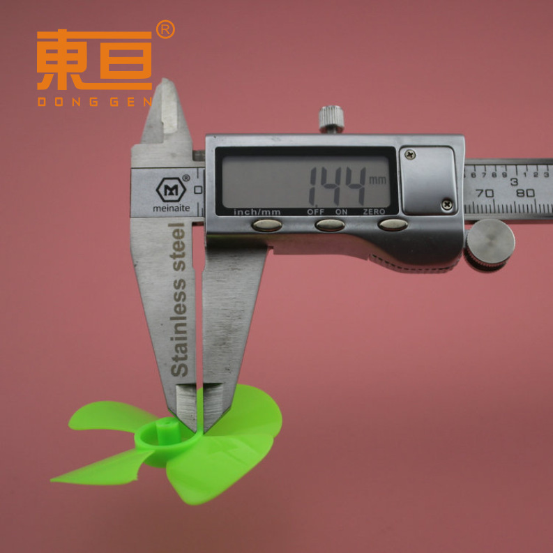 The Φ604Y1.5A green 60 four-blade propeller fan blade has an outer diameter of 57mm and is tightly fitted with a 1.5mm shaft pic 2