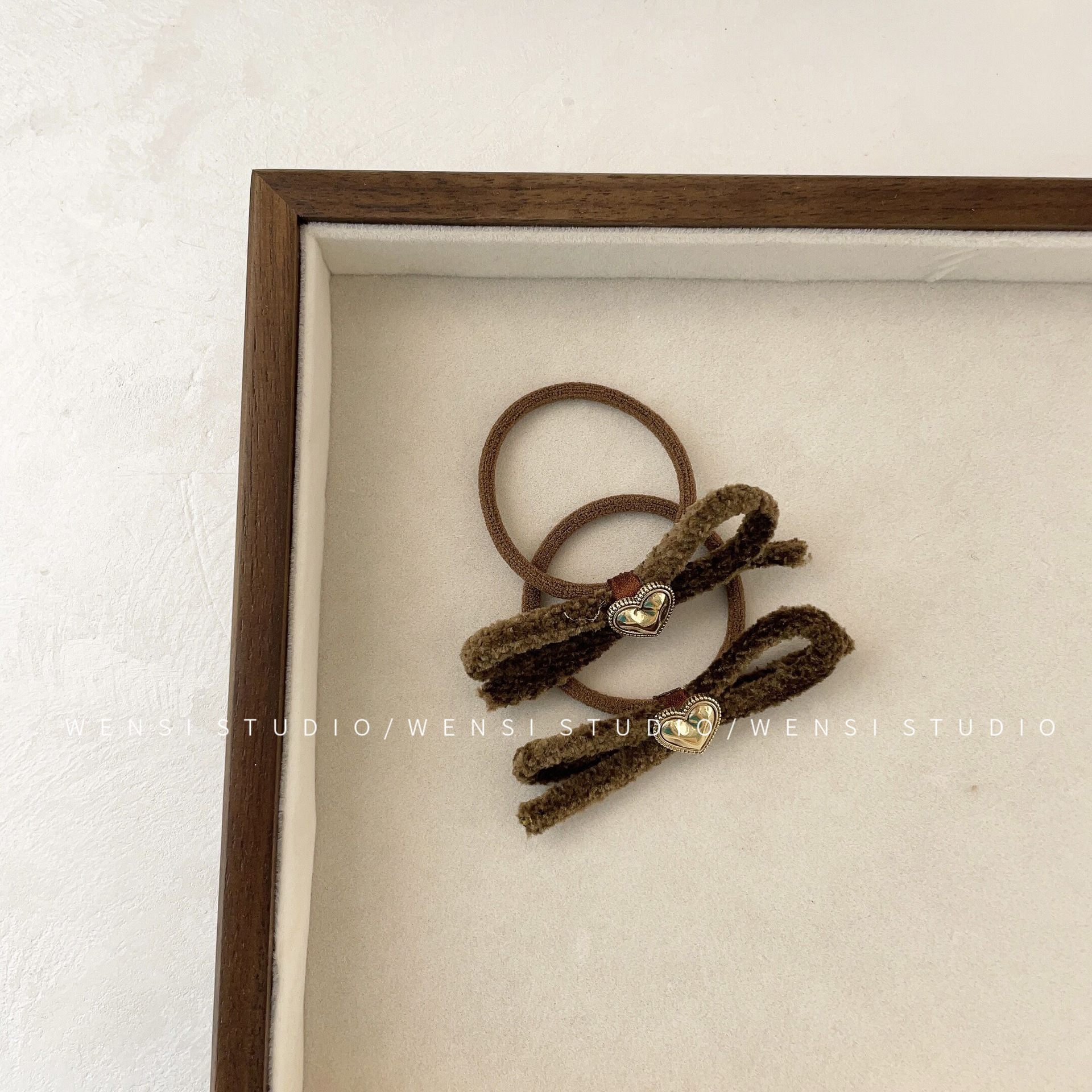 The new autumn and winter milk coffee-colored bear hair band is cute and sweet. It features a polka dot bow and a high-elasticity children's hair band pic 11