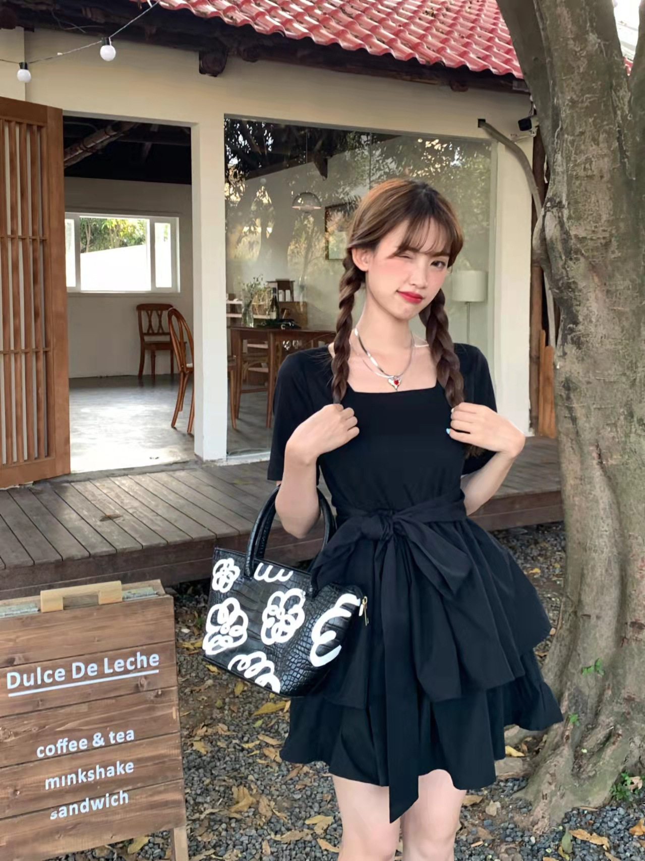 The new summer dress features a French Herben style with a slimming and elegant appearance. It is a trendy short-sleeved pleated dress with a bow tie and a cinched waist pic 4