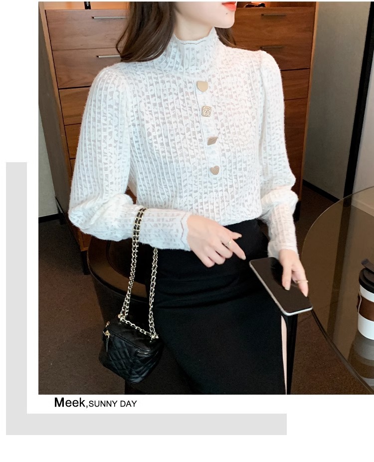 For the 2022 autumn and winter collection, women can wear a small stand-up collar with an elastic and form-fitting lace base layer and a thick fleece top pic 23