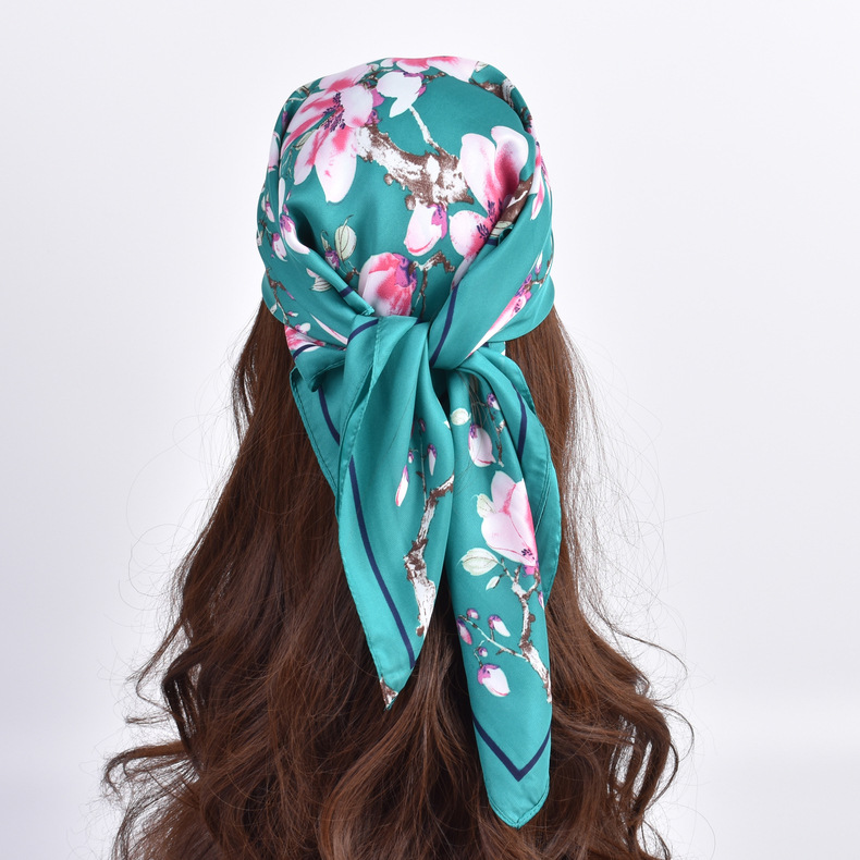Wholesale of the new sweet floral pattern imitation silk scarves for autumn and winter 2022. Fashionable and elegant 70-square-meter scarves are versatile pic 30