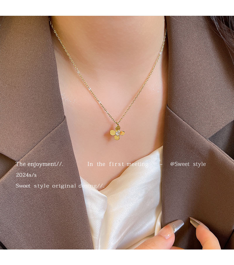 Four-leaf zircon flower titanium steel necklace with a cold and elegant female style, light luxury and niche design, collarbone chain, retro autumn and winter accessory pic 17