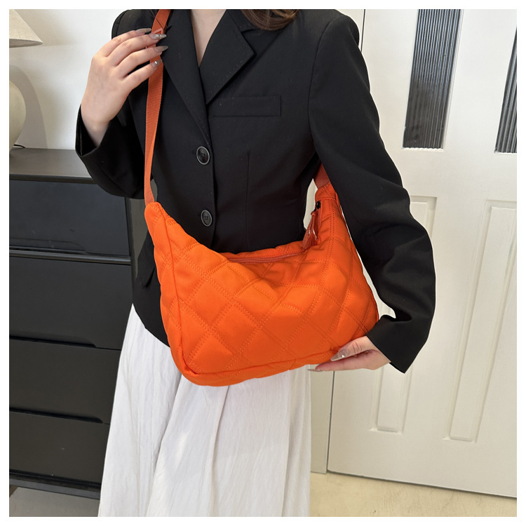 菱格绣线潮小众饺子包女2020新款仙女百搭腋下包时尚纯色单肩小包详情15