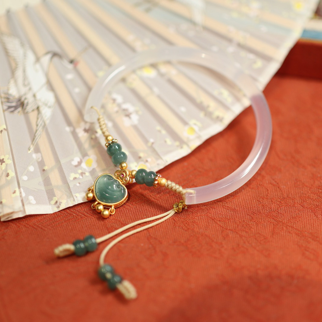 The rabbit of the same style as Douyin fell in love with the bracelet, agate and chalcedony Dingdang bracelet, beauty strip and half bracelet design of the jade rabbit pic 38