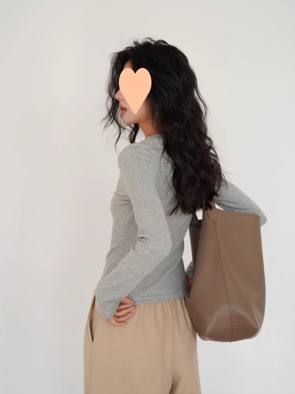 Floral grey V-neck modal base top for women, new autumn 2024 solid color slim fit paired with long-sleeved T-shirt pic 2