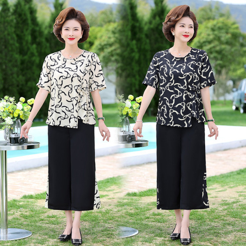 New fashionable chiffon short-sleeved T-shirt for middle-aged and elderly mothers in summer, elegant top for middle-aged women, and trendy floral mini shirt pic 26