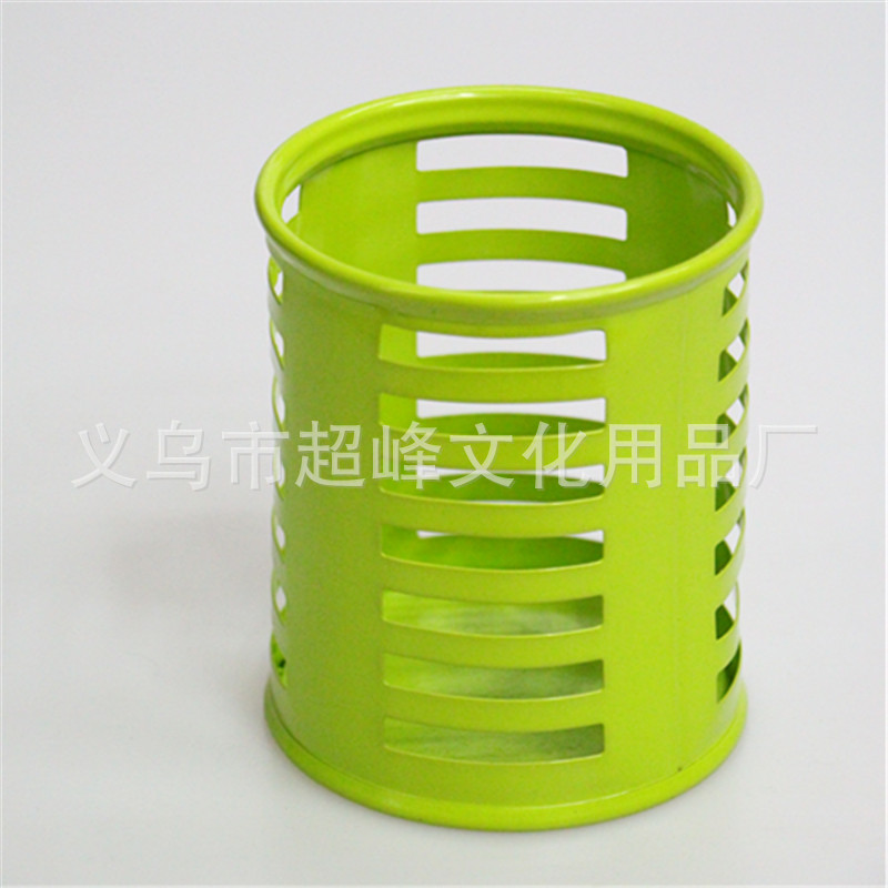 条纹镂空笔筒绿色