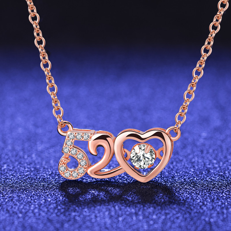 A high-quality imitation D-color moissanite four-leaf clover female pendant with eight hearts and eight arrows from a live-streaming product by a popular influencer on Kuaishou and Douyin pic 5