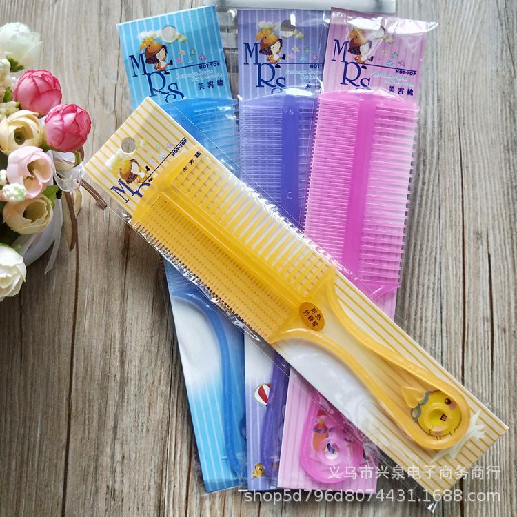 Double-sided combs, imitation cowhide combs and plastic hair combs at the one-yuan store are available for wholesale at one yuan each pic 1