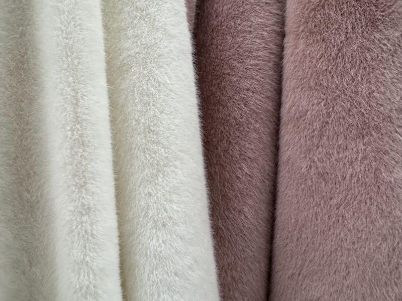 Artificial fur, jade fox velvet fabric, toy neck, ear cups, decorative Christmas tree skirt, plush mink fabric in stock pic 3