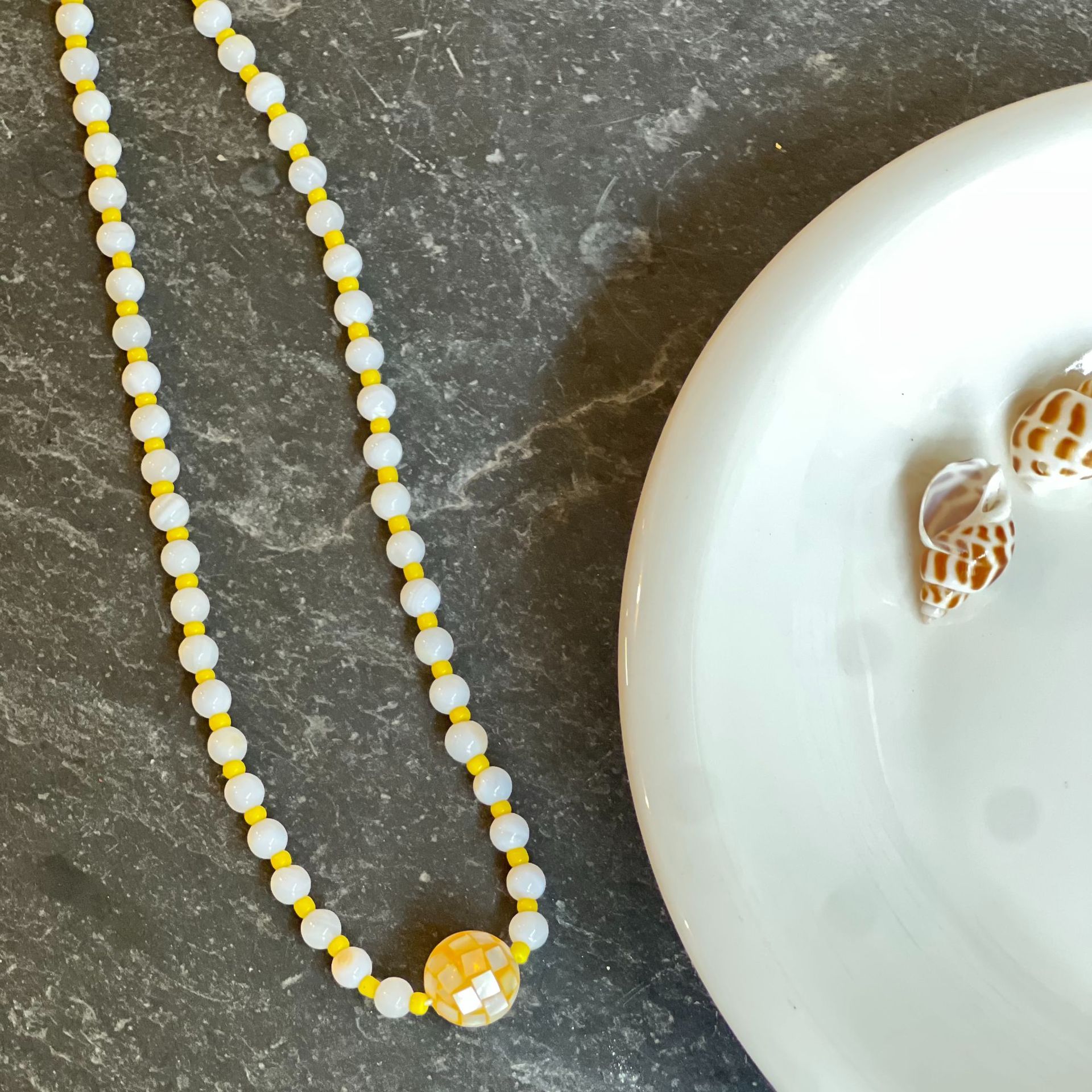 深海黄碟贝母珠天然石串珠项链小众度假设计师高级感项链简约时尚详情5