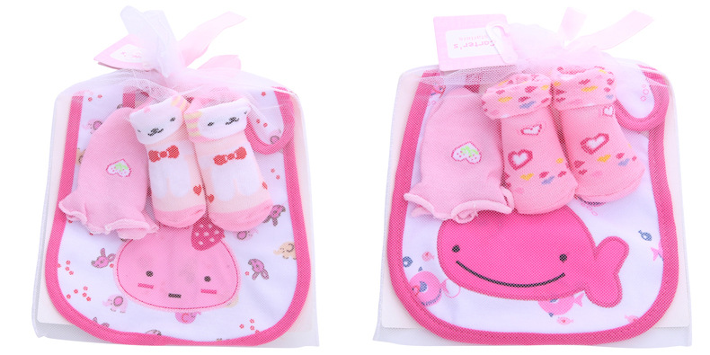 外贸货源纯棉条纹婴儿袜子 字母卡通可爱宝宝袜子手套口水巾套装详情6