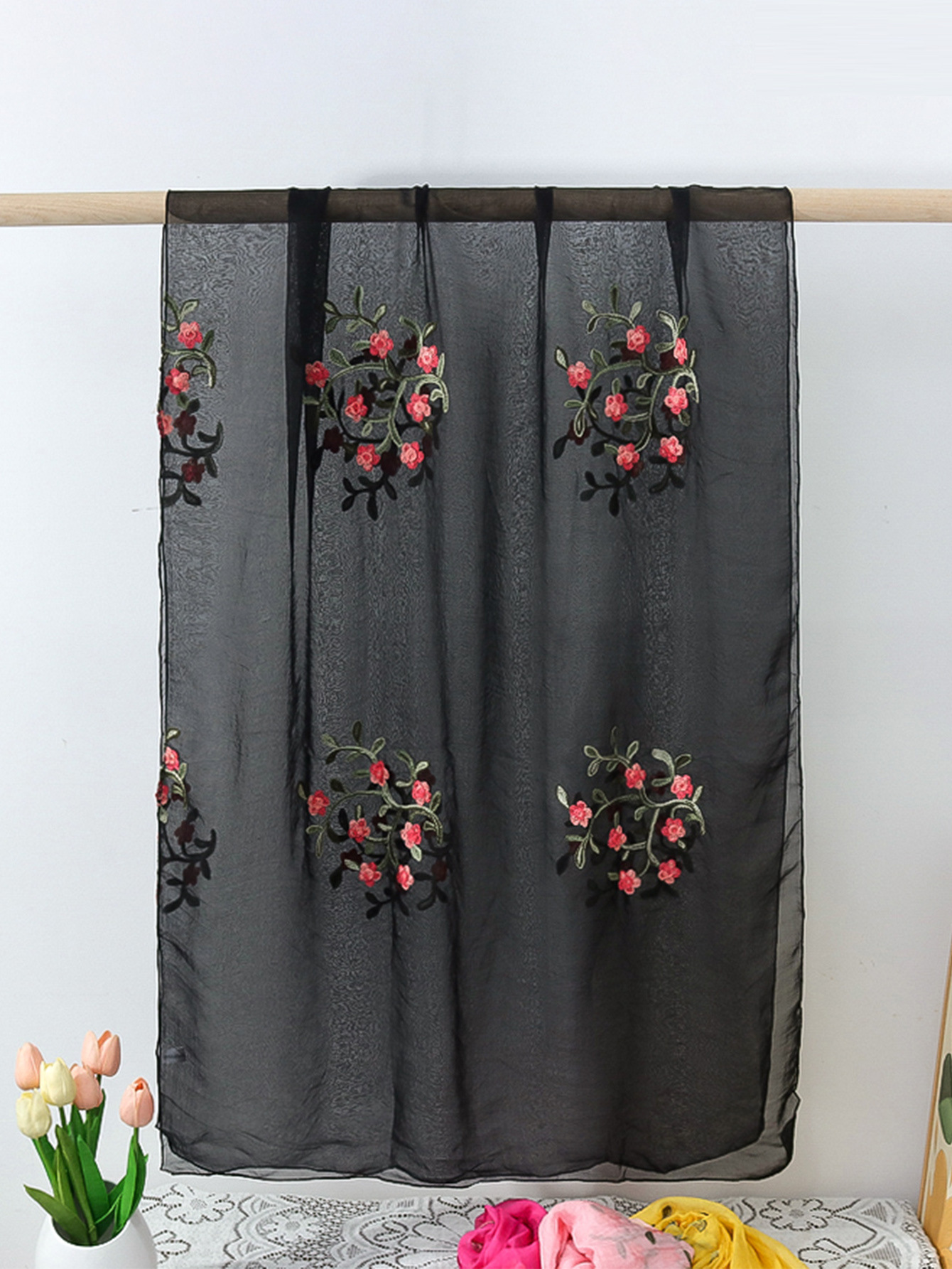 一件代发新款跨境专供美式田园风绣花披肩围脖外出拍照必防晒围巾详情16