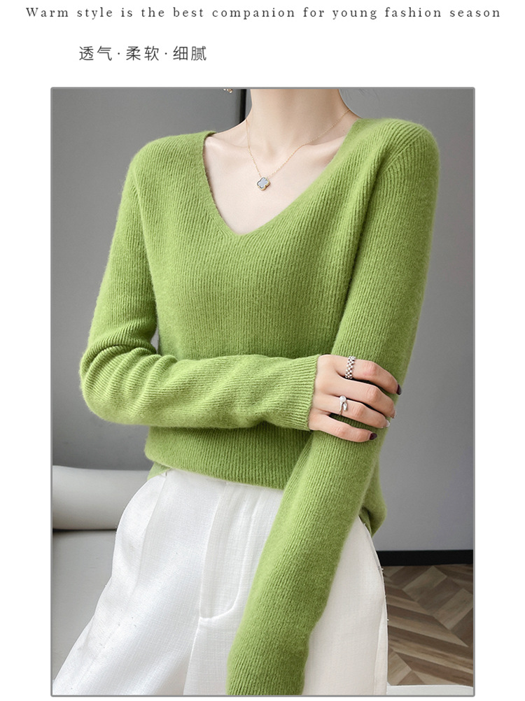 A seamless 100 pure wool sweater for women with a V-neck, slimming and form-fitting look. Pair it with a cashmere base knitted sweater for winter pic 38