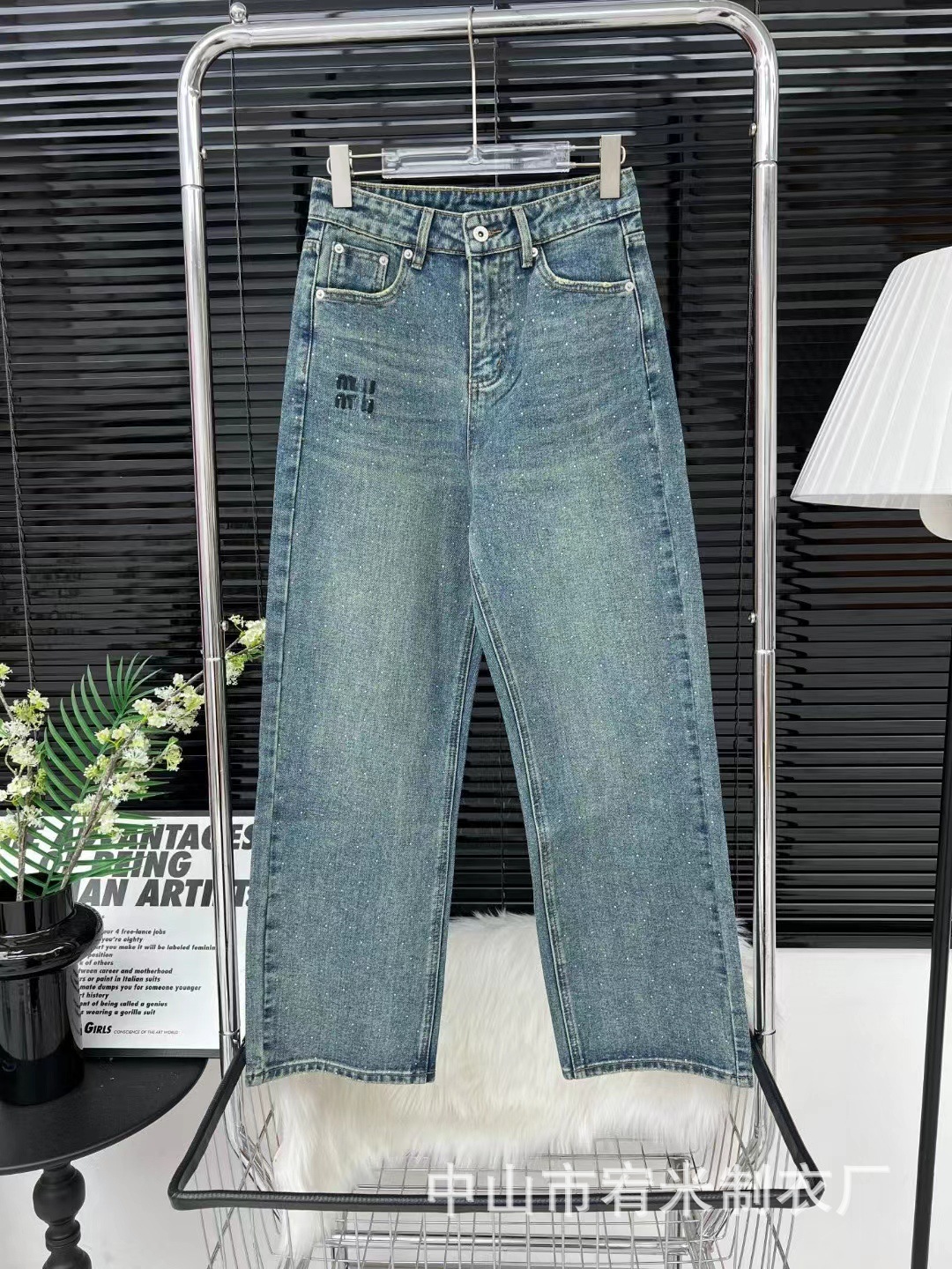 南油高品质MiuMiu满钻刺绣字母女士牛仔新款长裤一件代发阔腿显瘦详情11