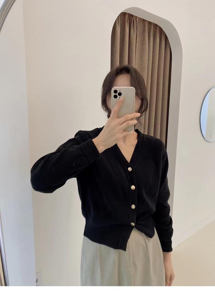 The new Spring and Autumn wool cardigan for women, V-neck knitted sweater coat, loose top, short Korean-style base layer, trendy outerwear pic 8