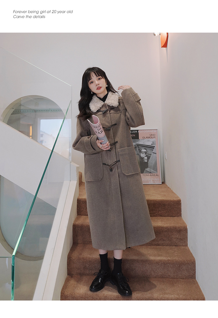 A real photo of the 2022 winter new Korean-style woolen coat with a fur collar and horn buttons, a loose and gentle long coat pic 11