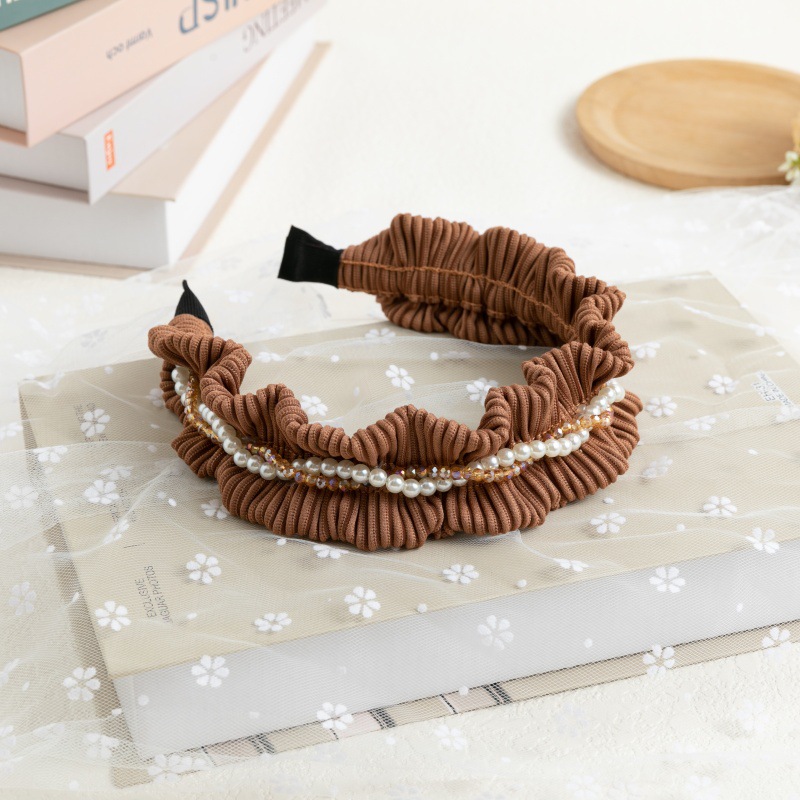 The 2024 autumn/winter new pleated wide-edge pearl and diamond-encrusted light luxury hair band exudes a sense of sophistication, simplicity and fashion, and is a versatile headband for women pic 1