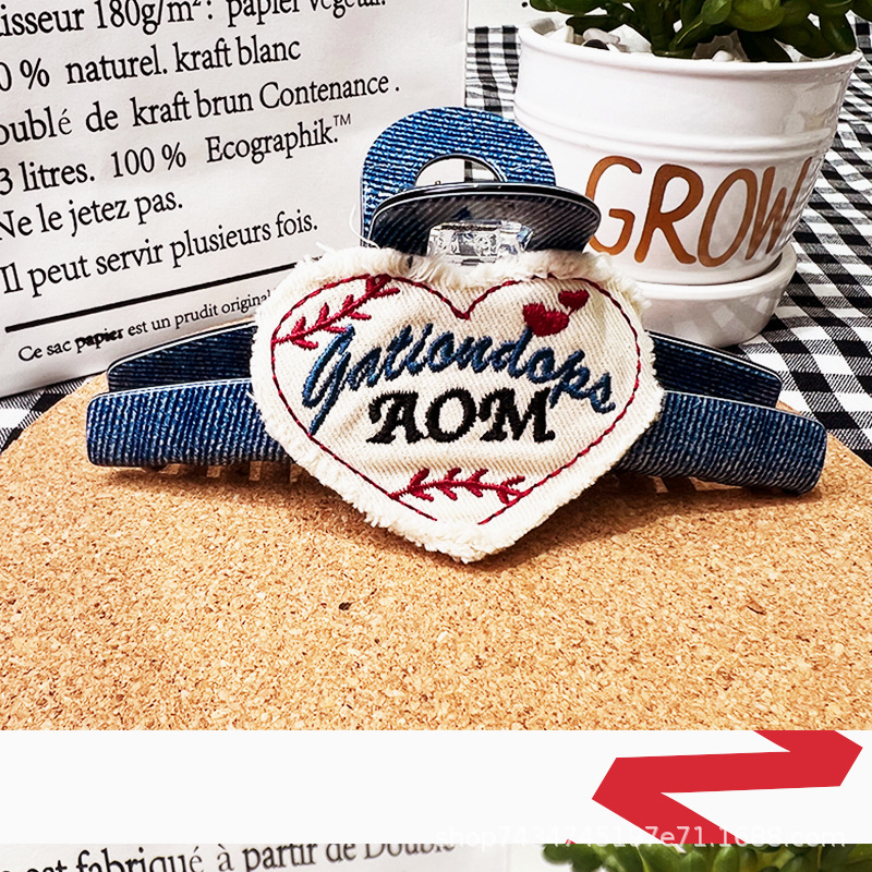 Boss Ge's original design of the heart-shaped denim shark clip imitates the denim grid style, presenting a unique Korean and Japanese style for women pic 6