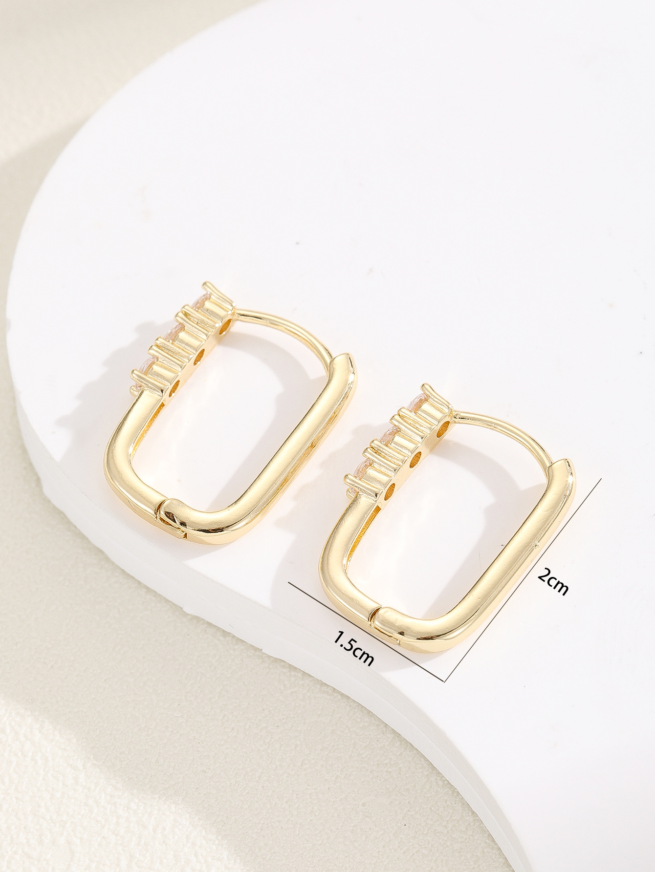 The oval U-shaped diamond-encrusted zircon ear loops and stud accessories that are popular on Instagram in Japan and South Korea, as well as the cold style ear rings and earrings that are selling well in Europe and America pic 4