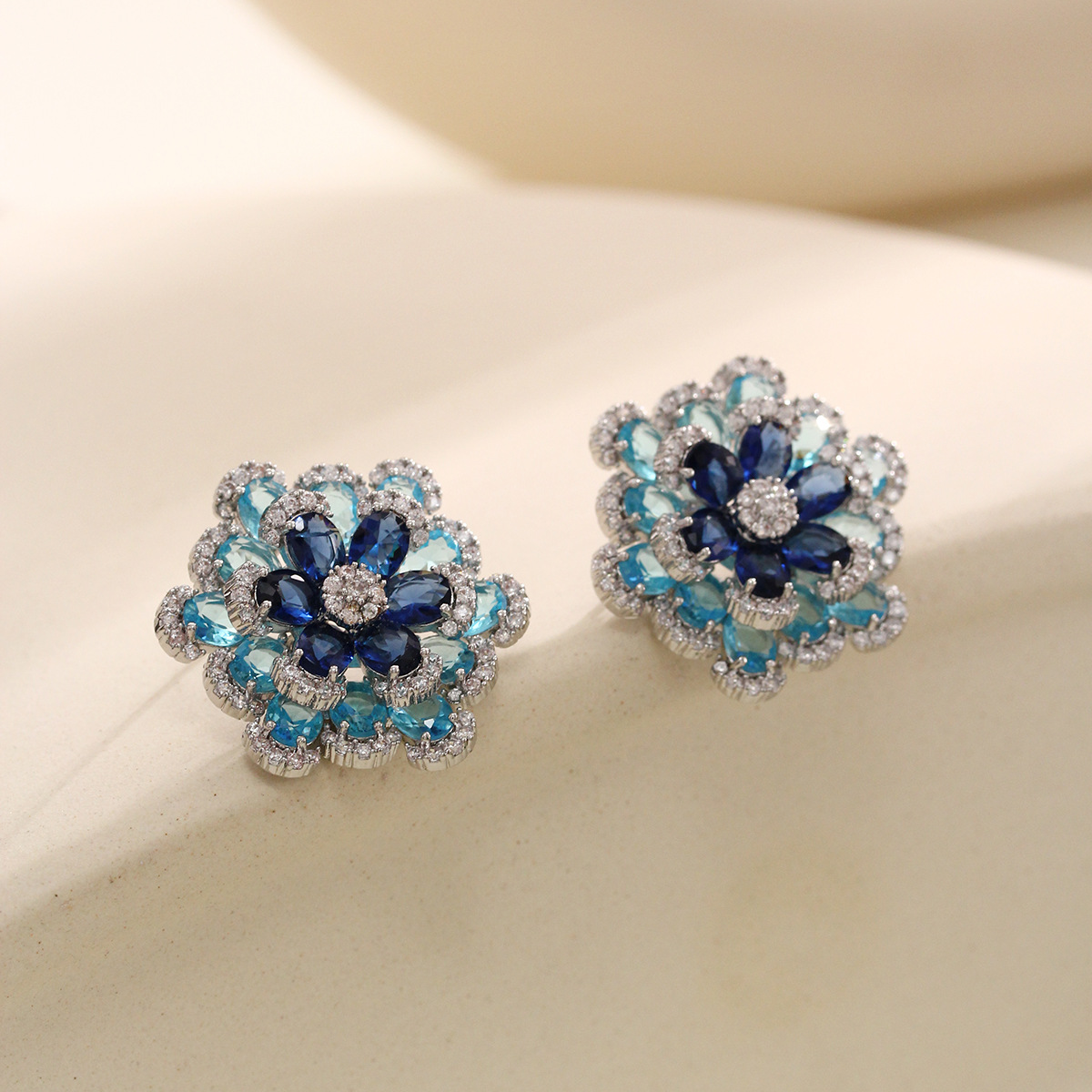 耳钉锆石花朵精致高级轻奢耳饰日常通勤厂家批发纯铜镀金S925针详情7