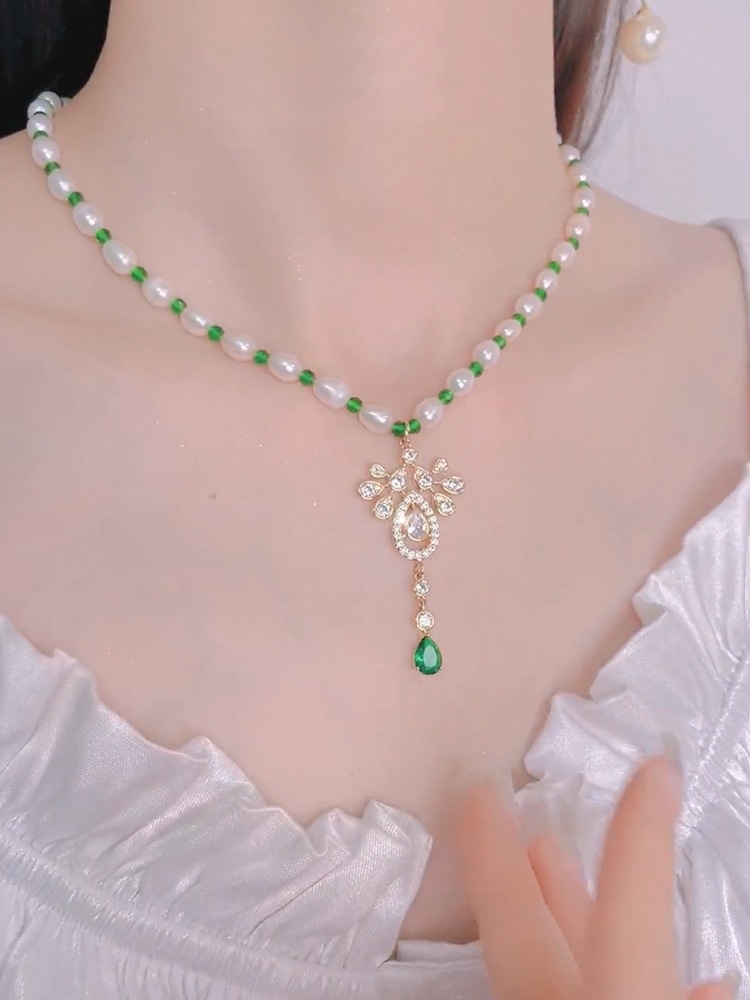 复制_2022年新款绿色镶钻锁骨链轻奢高级感项.jpg