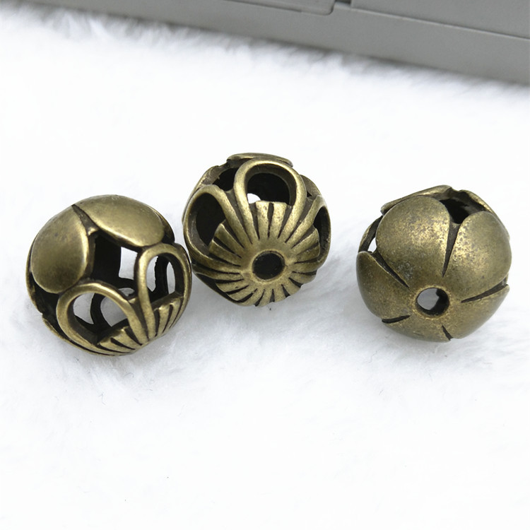 DIY jewelry accessories: Silver alloy with exquisite carved patterns and hollowed-out ball jewelry accessories factory direct sales pic 2