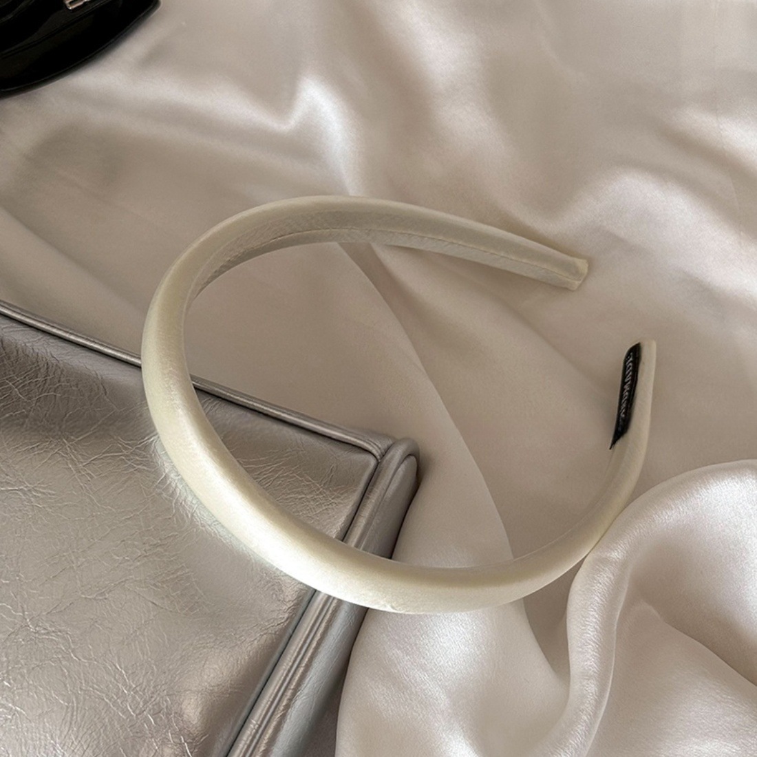 A simple and versatile satin headband for going out, a new high head headband for girls, a high-end and fashionable hair-pressing accessory pic 25