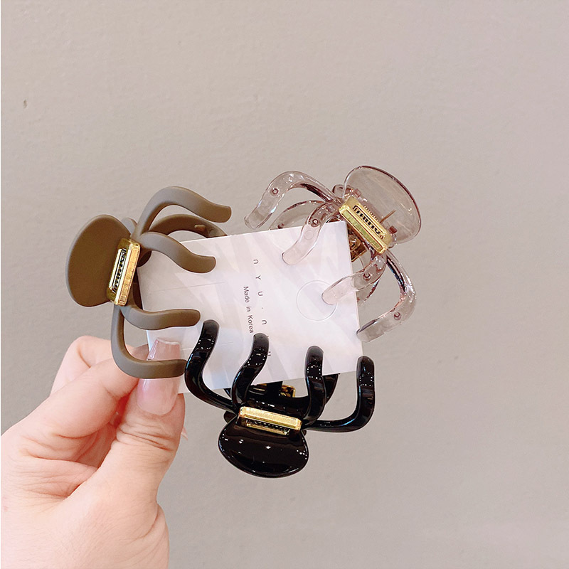 新款小众设计字母中号南瓜抓夹女三角形简约质感鲨鱼夹盘发发抓发详情18