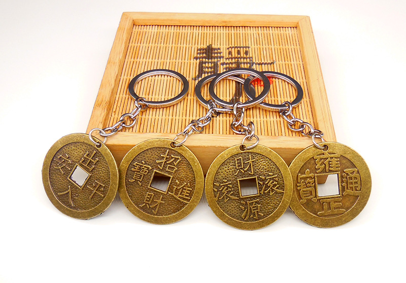 Yuan Shikai silver dollar keychain pendant, a silver coin from the third year of the Republic of China, a collection commemorative coin pendant from the ocean, a novel small gift pic 17