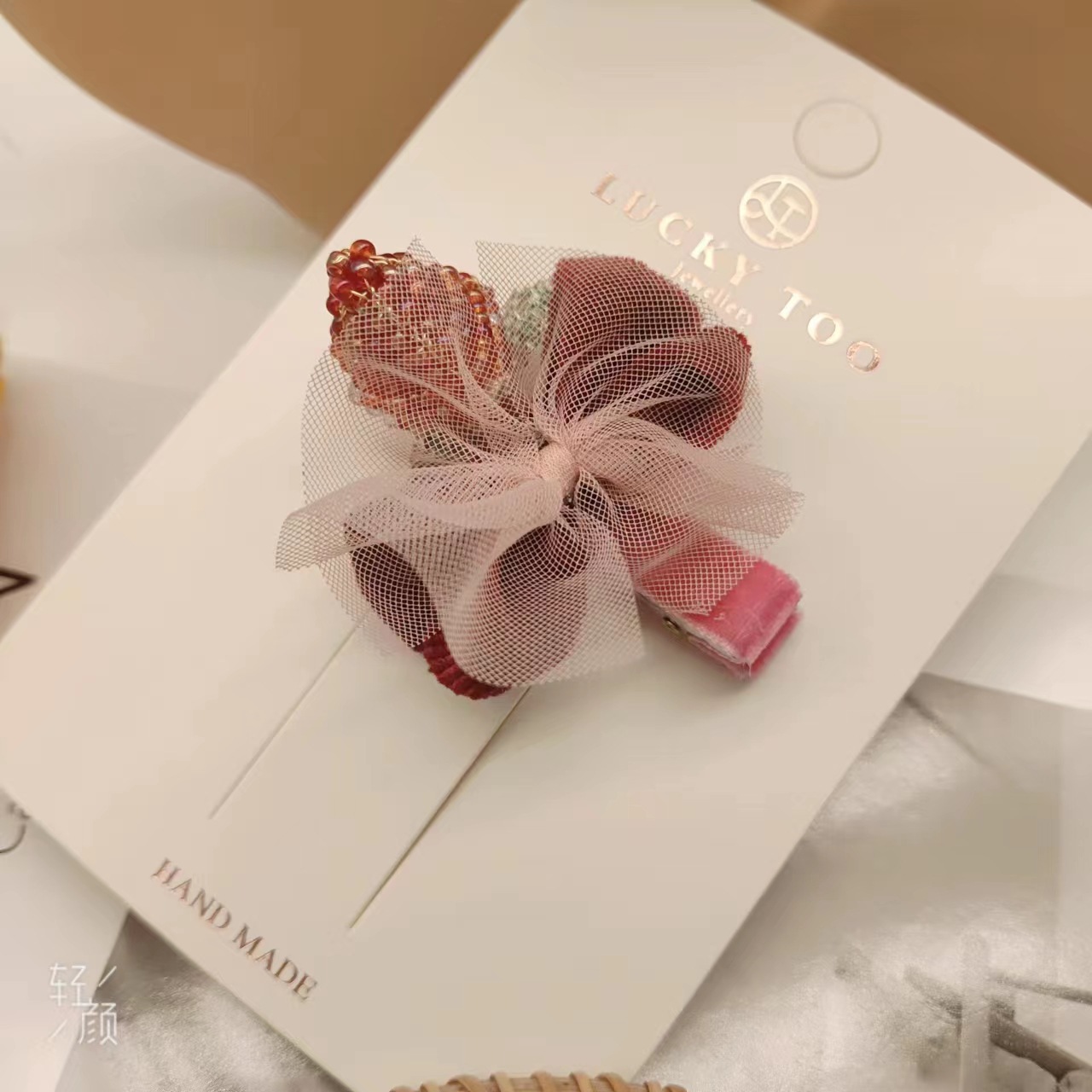 发夹LT10521布艺绒布蝴蝶结串珠立体仿真草莓手工儿童发饰发夹详情3