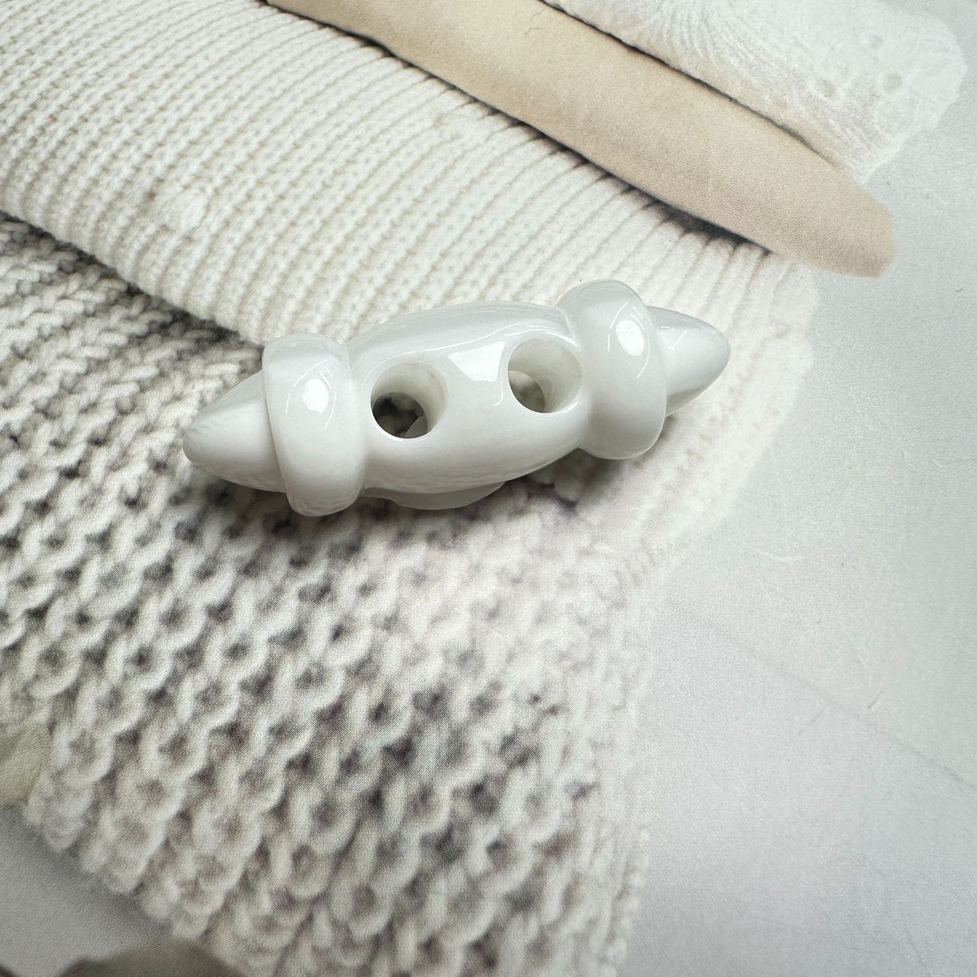 New resin oversized buttons, olive buttons, sweaters, woolen clothes, fur accessories, strings and strings pic 8